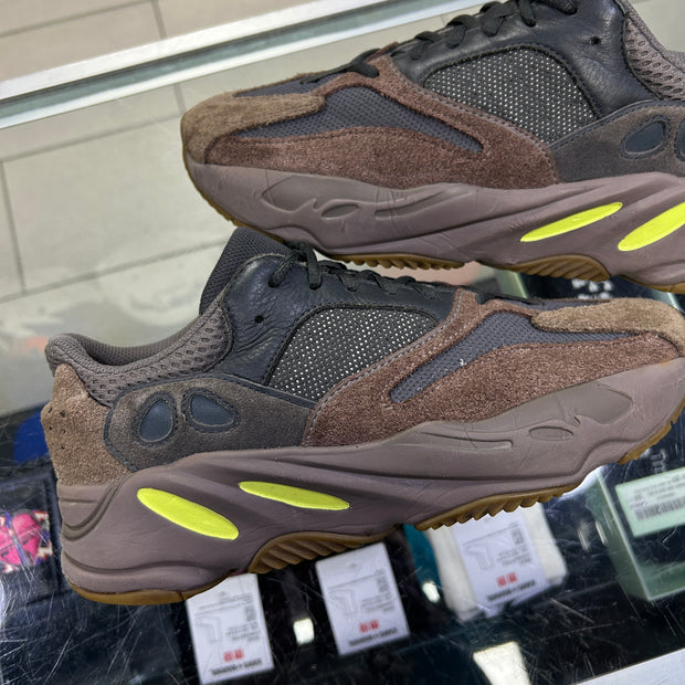 Yeezy 700 Mauve