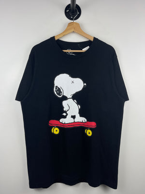 Kaws Peanuts Snoopy Skateboarding Black Tee