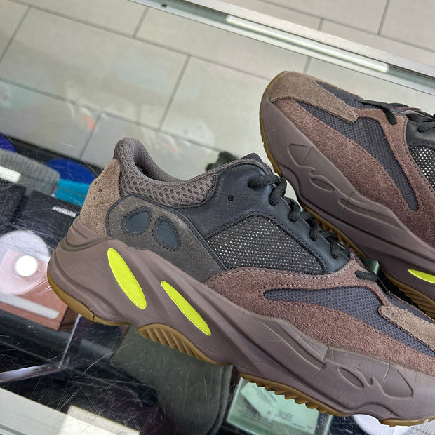 Yeezy 700 Mauve