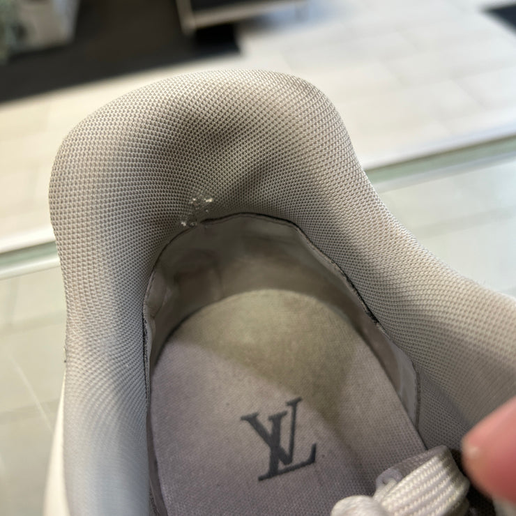 Louis Vuitton Trainer White Signature