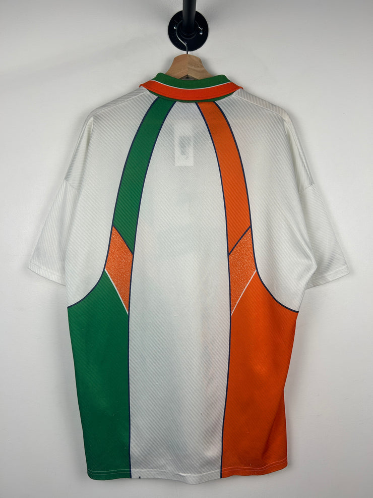 Vintage 1994-1996 Umbro Republic Of Ireland Away Soccer Jersey