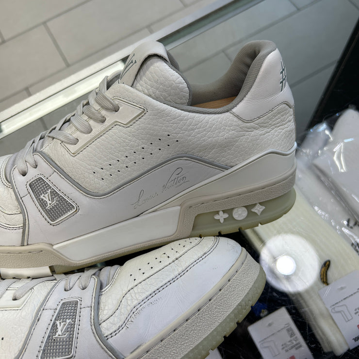 Louis Vuitton Trainer White Signature