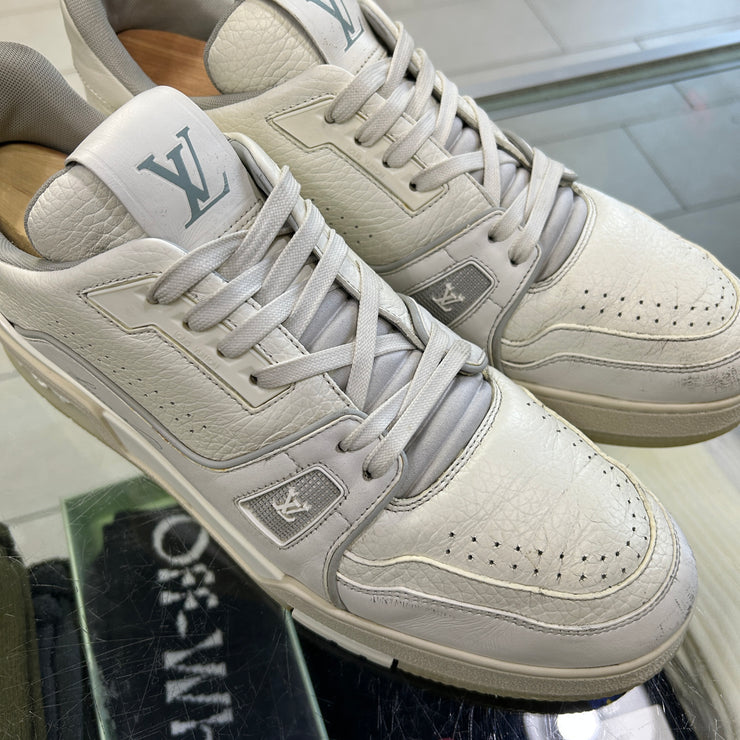 Louis Vuitton Trainer White Signature