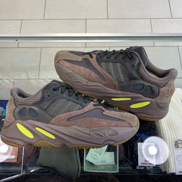 Yeezy 700 Mauve