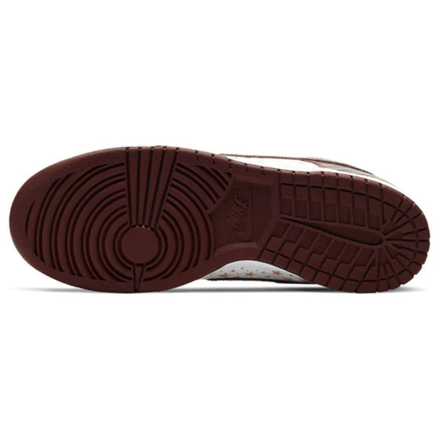 Nike x Supreme SB Dunk Low Stars Barkroot Brown